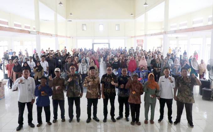 CuplikCom-356-KPM-Baru-di-Sidomulyo-Terima-Kartu-Kesejahteraan-Sosial-dari-Kemensos-24102025220727-IMG-20251024-WA0024.jpg