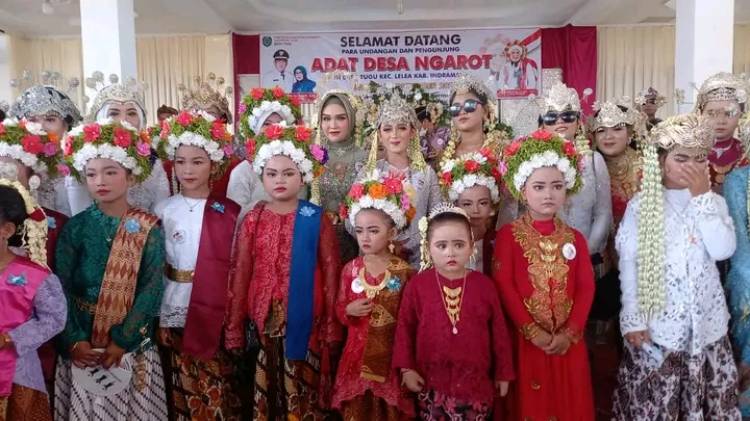 CuplikCom-Adat-Ngarot-Desa-Tugu-Lelea-Tahun-2022-Digelar,-Masyarakat-Tumpah-Ruah-12122022105635-1670817568560.jpg