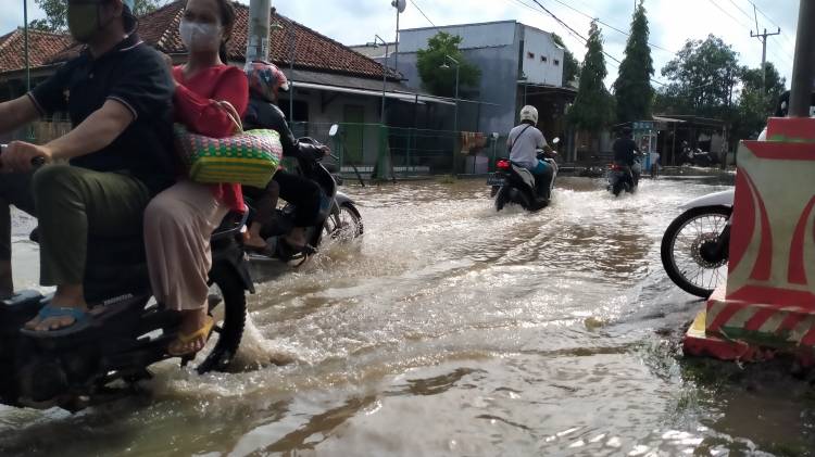CuplikCom-Akibat-Banjir,-10-Warga-Desa-Kongsijaya-Mulai-Terjangkit-Penyakit-07012021013023-IMG20210106151952.jpg