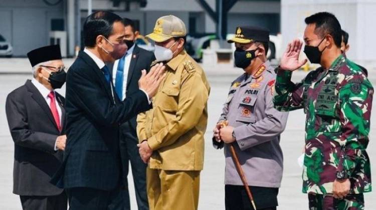 Alert! Jokowi Pilih Jenderal Andika Prakasa Jadi Panglima TNI CuplikCom-Alert!-Jokowi-Pilih-Jenderal-Andika-Prakasa-Jadi-Panglima-TNI-03112021154302-18527-jenderal-andika-perkasa-dan-jokowi.jpg