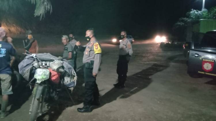 CuplikCom-Antisipasi-Kejahatan-Jalanan-Sat-Sabhara-Polres-Tangamus-Patroli-Malam-di-Jalinbar-Wonosobo-Hingga-Semaka-07112020142039-20201107_141818.jpg