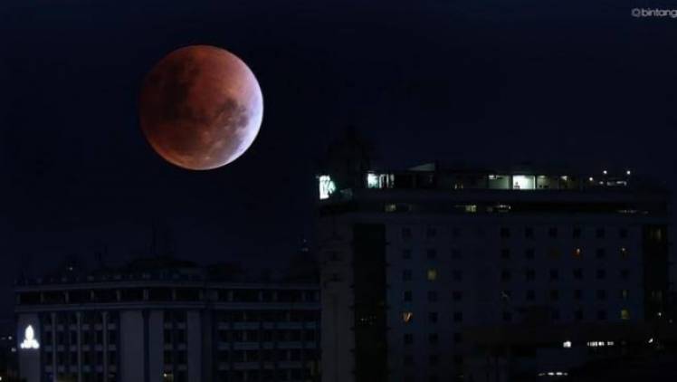CuplikCom-BMKG-Sebut-Gerhana-Bulan-Total-Terlihat-Jelas-di-Banjarnegara-26052021225015-20210526_224419.jpg