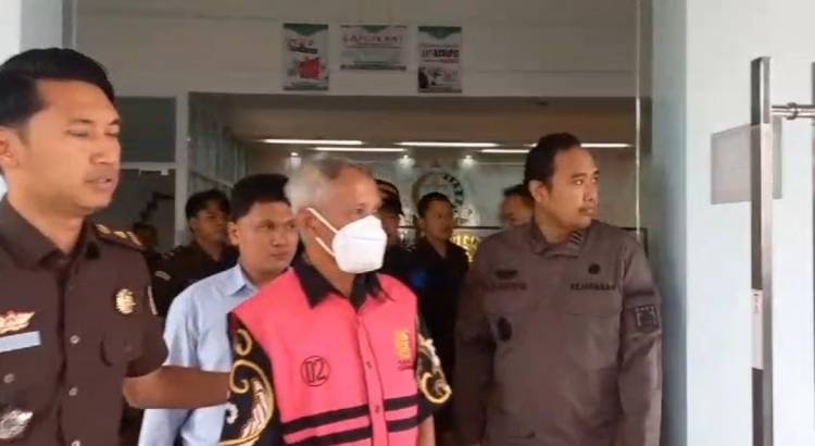 CuplikCom-BREAKING-NEWS,-Mantan-Kadisbudpar-Indramayu-Jadi-Tersangka-Dugaan-Kasus-Korupsi-Air-Terjun-04072024172946-IMG-20240704-WA0017.jpg