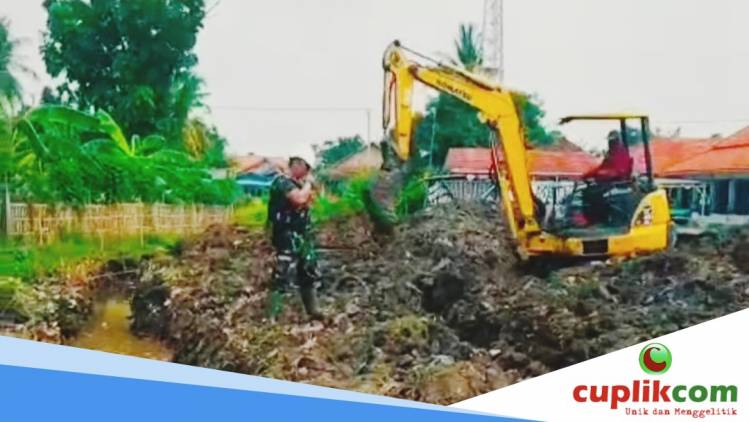 Babinsa Desa Rambatan Kulon Dampingi Pembangunan Pondasi KDKMP CuplikCom-Babinsa-Desa-Rambatan-Kulon-Dampingi-Pembangunan-Pondasi-KDKMP-17112025210803-Babinsa_Desa_Rambatan_Kulon.jpg