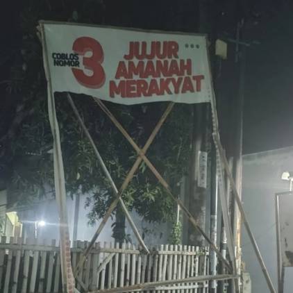 CuplikCom-Baliho-Paslon-Nina-Tobroni-di-Sleman-Dirusak-OTK,-Tim-Pemenangan-Akan-Lapor-Polisi-09102024112426-IMG_20241009_111419.jpg