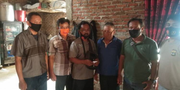 CuplikCom-Bentuk-Kapedulian-DPC-JAMO-Tanggamus-Sambangi,Beri-Bantuan-Kepada-Warga-Terdampak-Banjir-Bandang-Di-Semaka-04102020221348-IMG-20201003-WA0064.jpg