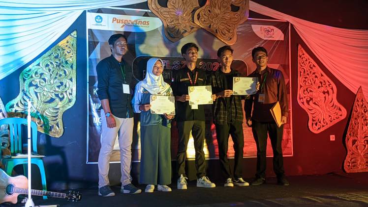 CuplikCom-Berikut-Nama-SMA-Juara-1-FLS2N-Tingkat-Kabupaten-Indramayu,-Bakal-Maju-ke-Propinsi-Jabar-27052023190830-PXL_20230527_154206546.PORTRAIT.jpg
