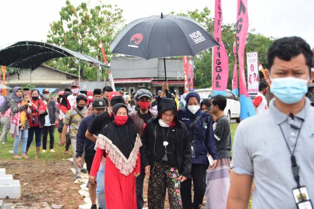 CuplikCom-Berkeliling-di-Kampung-Halaman,-Nina-Agustina-Banjir-Dukungan-30102020131717-IMG-20201030-WA0029.jpg