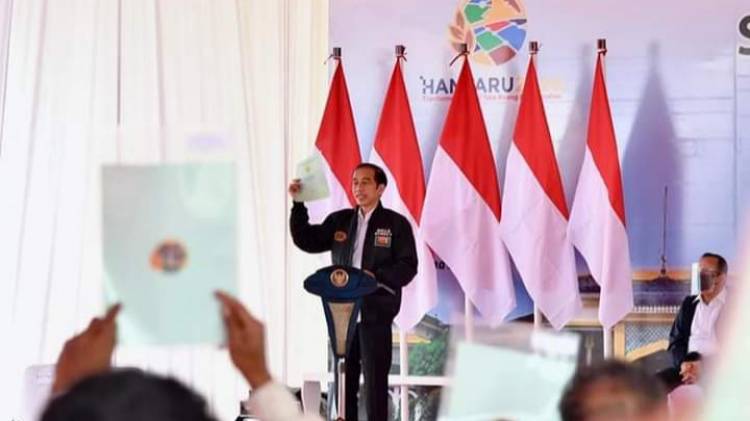 CuplikCom-Berkunjung-Ke-Sumatera-Utara,-Presiden-Jokowi-Bagikan-22007-Sertifikat-Tanah-27102020170956-20201027_170730.jpg