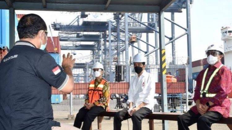 CuplikCom-Bertemu-Jokowi,-Supir-Truk-Kontainer-Tanjung-Priok-Ungkap-Maraknya-Begal-10062021211509-20210610_210359.jpg