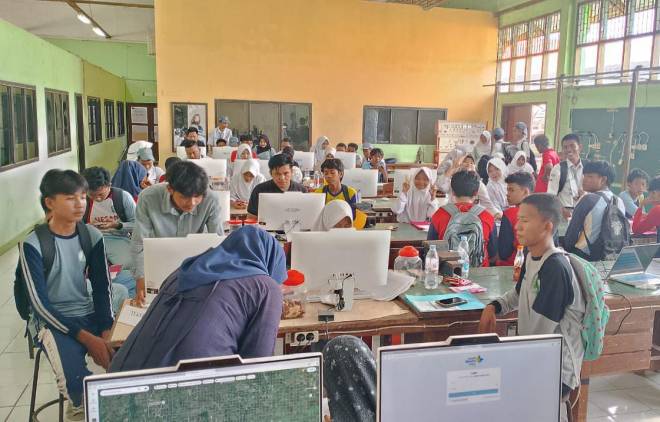 CuplikCom-Buka-18-Rombel,-SMKN-1-Losarang-Sediakan-648-Kursi-Bagi-Siswa-Baru-24062025083757-IMG-20250624-WA0000.jpg