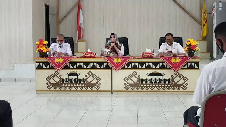 CuplikCom-Bupati-Dewi-Berikan-Arahan-Kepada-Pj-Kakon-se-Tanggamus-09092020222353-IMG-20200909-WA0063.jpg