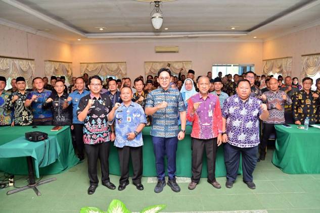 CuplikCom-Bupati-Egi-Ajak-Kepala-Desa-dan-BPD-Wujudkan-Pembangunan-Desa-Transparan-02102025135506-IMG-20251002-WA0017.jpg