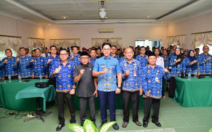 CuplikCom-Bupati-Egi-Ingatkan-BPD-Jangan-Bermental-Pejabat-dan-Hindari-Pungli-01102025125859-IMG-20251001-WA0009.jpg