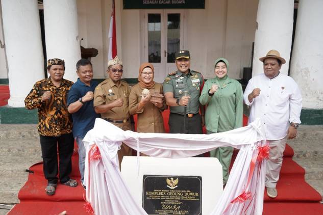Bupati Indramayu Nina Agustina Resmikan Gedung Duwur Sebagai Bangunan Cagar Budaya CuplikCom-Bupati-Indramayu-Nina-Agustina-Resmikan-Gedung-Duwur-Sebagai-Bangunan-Cagar-Budaya-18022025183019-IMG-20250218-WA0002.jpg