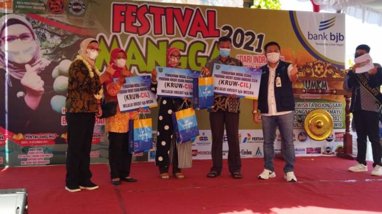 CuplikCom-Bupati-Indramayu-Resmi-Buka-Festival-Mangga-Indramayu-dan-Bazar-UMKM-17122021130547-IMG-20211217-WA0042.jpg
