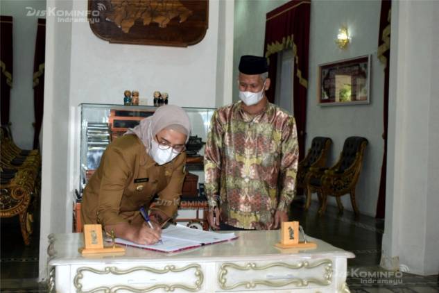 Bupati Indramayu Teken MoU Penilaian SPIP Terintegrasi CuplikCom-Bupati-Indramayu-Teken-MoU-Penilaian-SPIP-Terintegrasi-22032022192216-IMG-20220322-WA0009.jpg