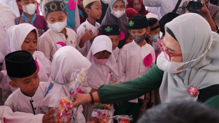 CuplikCom-Bupati-Nina-Agustina-Apresiasi-Rumah-Tahfidz-Quran-Al-Fath-29042022221747-bupati.jpg