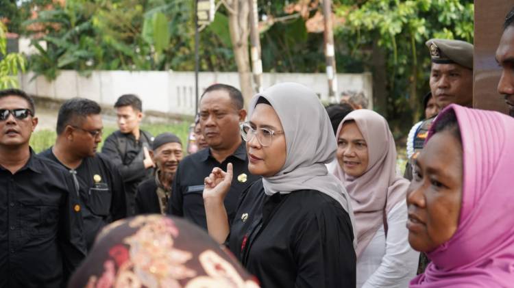 Bupati Nina Agustina Tegaskan Jalan Poros Desa Sukahaji Bakal Diperbaiki Usai Lebaran Mendatang CuplikCom-Bupati-Nina-Agustina-Tegaskan-Jalan-Poros-Desa-Sukahaji-Bakal-Diperbaiki-Usai-Lebaran-Mendatang-10012024130610-IMG-20240110-WA0001.jpg