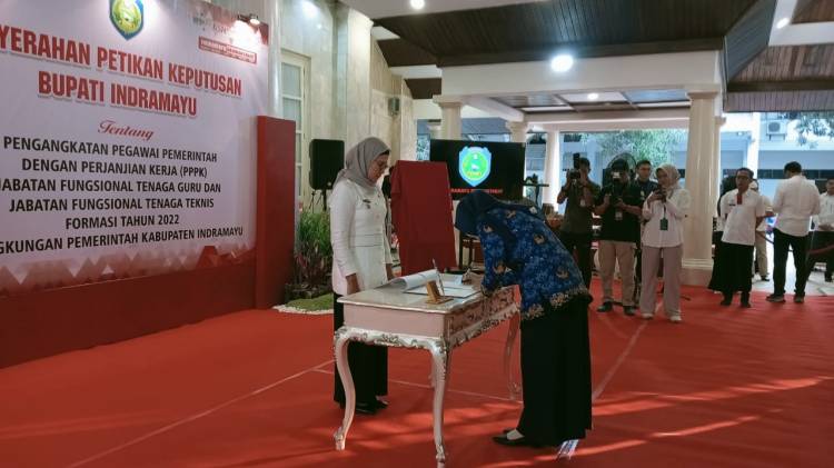CuplikCom-Bupati-Nina-Angkat-Ratusan-Honorer-Menjadi-P3K-Pemkab-Indramayu-27072023092603-IMG-20230727-WA0009.jpg