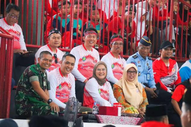 Bupati Nina Buka Festival Olahraga Rekreasi CuplikCom-Bupati-Nina-Buka-Festival-Olahraga-Rekreasi-04112022185818-FB_IMG_1667563275903.jpg