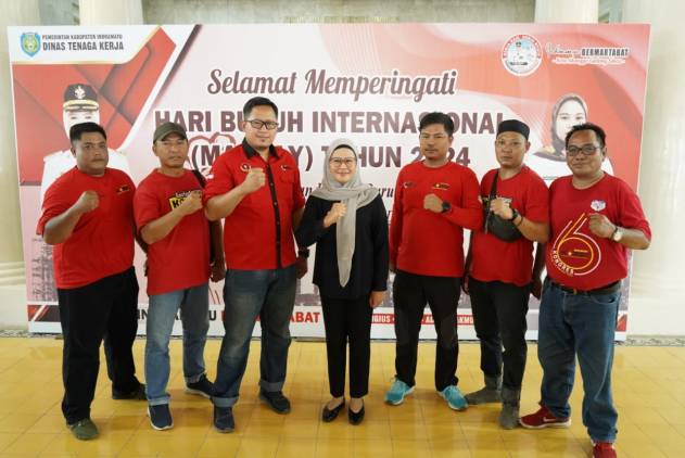 CuplikCom-Bupati-Nina-Gelar-Peringatan-May-Day-2024-Bersama-Buruh-Indramayu-di-Pendopo-01052024175109-IMG-20240501-WA0087.jpg