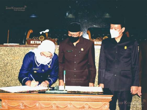 CuplikCom-Bupati-Nina-Hadiri-Rapat-Paripurna-DPRD-Indramayu,-Penyampaian-2-Raperda,-Ini-Yang-Dibahas-14032022210320-IMG-20220314-WA0017.jpg
