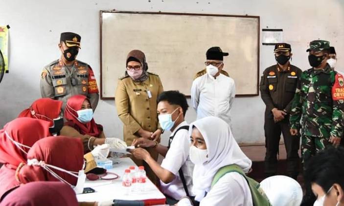CuplikCom-Bupati-Nina-Terus-Genjot-Vaksinasi,-Indramayu-Sudah-Capai-Diatas-Rata-Rata-Nasional-20102021221435-NINA_vaksin_sdfsdf9.jpg