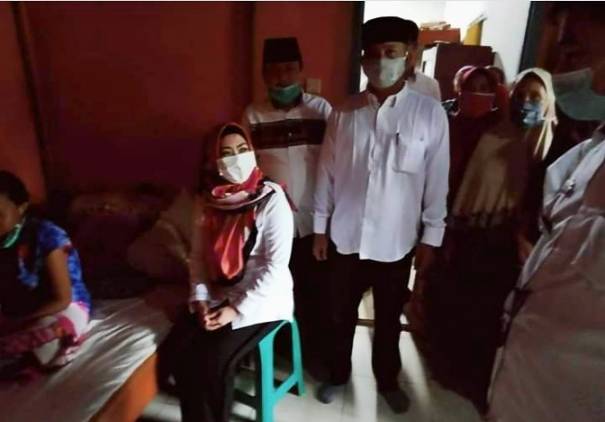Bupati Tanggamus Kunjungi Warga Penderita Penyakit Komflikasi Di Pekon Bandar Sukabumi. CuplikCom-Bupati-Tanggamus-Kunjungi-Warga-Penderita-Penyakit-Komflikasi-Di-Pekon-Bandar-Sukabumi-01042021145847-IMG-20210401-WA0040.jpg