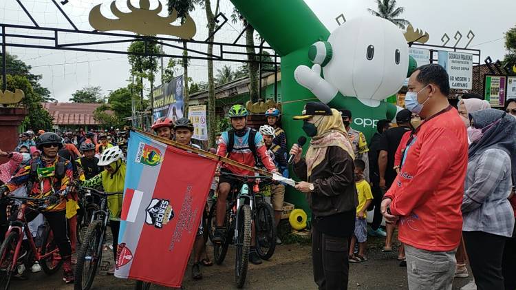 CuplikCom-Bupati-Tanggamus-Menghadiri-Sekaligus-Melepas-Kegiatan-Gowes-Amal-di-Pekon-Campang-Kecamatan-Gisting-05122021211227-IMG-20211205-WA0111.jpg
