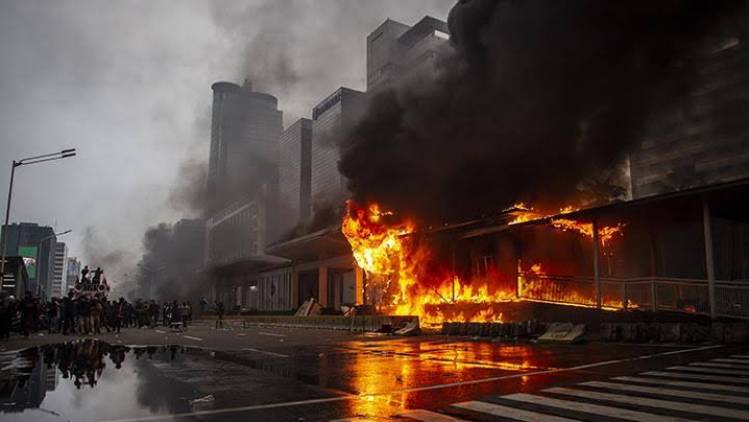 CuplikCom-Buruh-Akan-Gugat-Istana-Ke-MK-Batalkan-Omnibus-Law-09102020162208-20201009_161915.jpg
