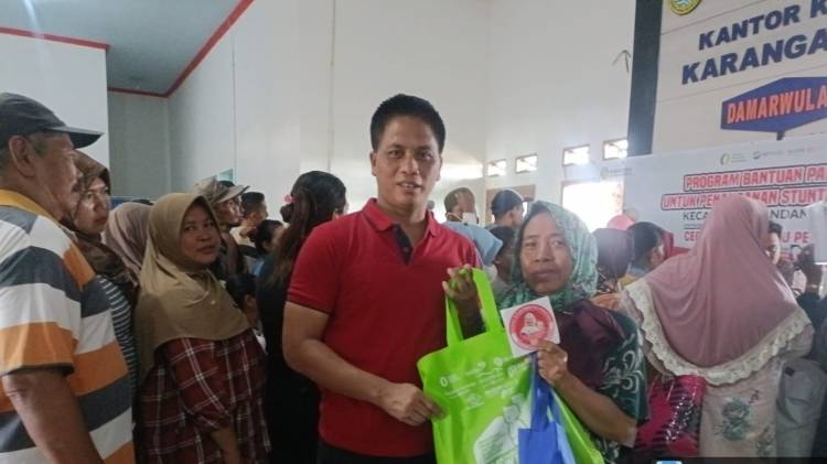 CuplikCom-Camat-Kandanghaur-Monitoring-Kegiatan-Penyaluran-Bantuan-Pangan-Untuk-Stunting-Terimakasih-Ibu-Bupati-Nina-09082024150122-IMG_20240809_145811.jpg