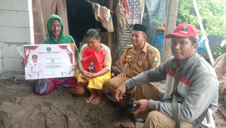 CuplikCom-Camat-Losarang-Monitoring-Pelaksanaan-Program-RST-Desa-Cemara-Kulon-26122022134648-IMG-20221226-WA0050.jpg