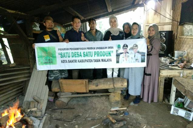 CuplikCom-Dampingi-Pengrajin-Pandai-Besi,-ICMI-Jabar-Jelaskan-Etnoarkeologi-11012021192845-IMG_20210111_192319.jpg