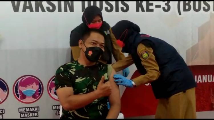 Dandim 0616/Indramayu Ajak Masyarakat Vaksin Booster CuplikCom-Dandim-0616Indramayu-Ajak-Masyarakat-Vaksin-Booster-18012022230857-IMG-20220118-WA0066.jpg