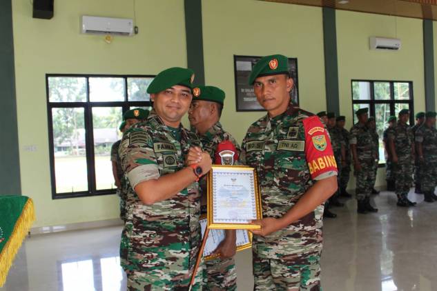 CuplikCom-Dandim-Memberikan-Penghargaan-Kepada-Babinsa-Berprestasi-20012023205211-IMG-20230120-WA0067.jpg