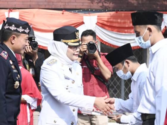 CuplikCom-Dapat-Remisi,-5-Warga-Binaan-Lapas-Indramayu-Langsung-Bebas-18082022194945-IMG-20220818-WA0008.jpg