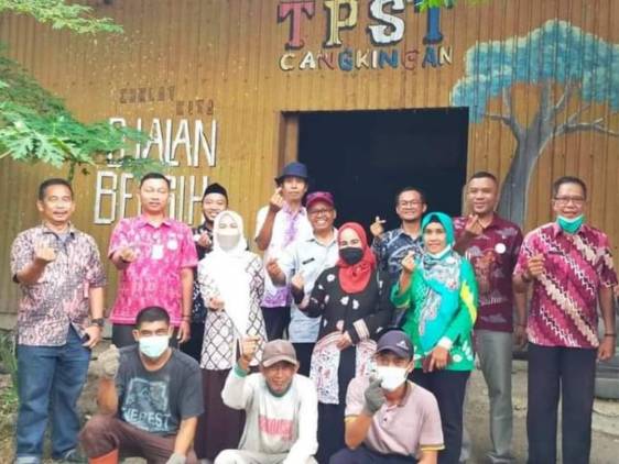 CuplikCom-Desa-Cangkingan-Miliki-Tempat-Pengolahan-Sampah-Terpadu-Siap-Jadi-Desa-Terbersih-di-Indramayu-06102022142105-FB_IMG_1665041070943.jpg