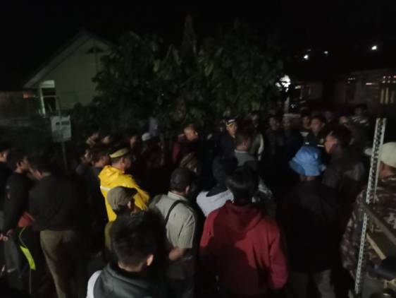 Diduga Kepala Pekon Air Bakoman Kecamatan Pulaupanggung Bertindak Arogan Terhadap Warganya CuplikCom-Diduga-Kepala-Pekon-Air-Bakoman-Kecamatan-Pulaupanggung-Bertindak-Arogan-Terhadap-Warganya-14022024191637-IMG-20240214-WA0110.jpg