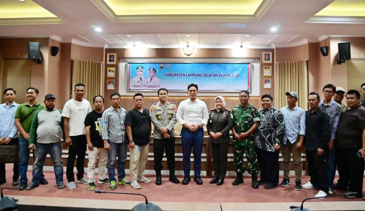 CuplikCom-Diduga-Potong-Hak-Aparat-Desa,-Kades-Hara-Banjar-Manis-Dilaporkan-Warga-ke-Bupati-24092025094816-IMG-20250923-WA0030.jpg