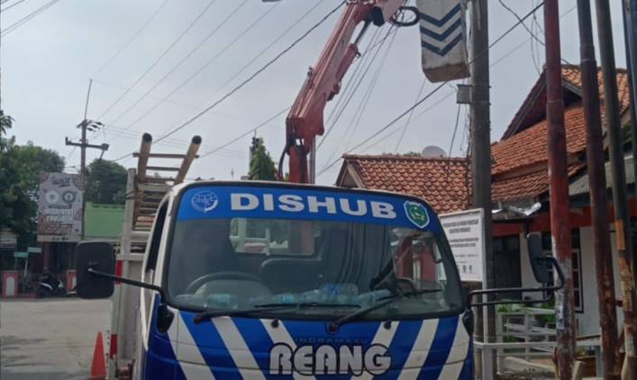 CuplikCom-Dishub-Prioritaskan-PJU-untuk-Sukseskan-Visi-Aman-Nyaman-Indramayu-Reang-16052025135125-WhatsApp_Image_2025-05-16_at_13.47.55.jpeg