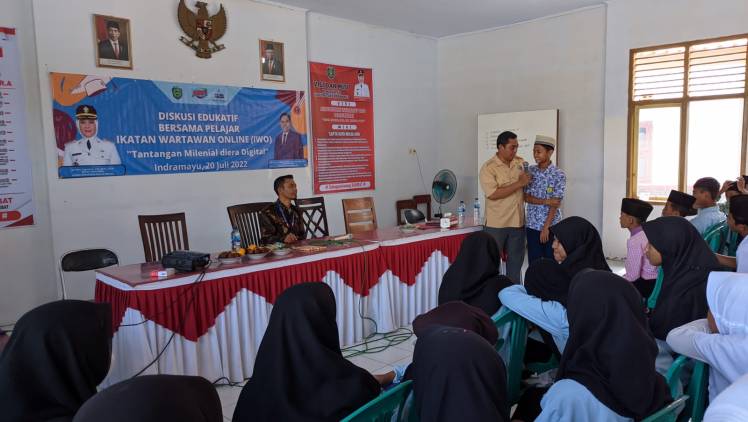 CuplikCom-Diskusi-Edukatif-ke-5,-Pelajar-MTs-Negeri-13-Indramayu-Digembleng-Materi-Tantangan-di-Era-Digital-20072022143726-IMG-20220720-WA0035.jpg