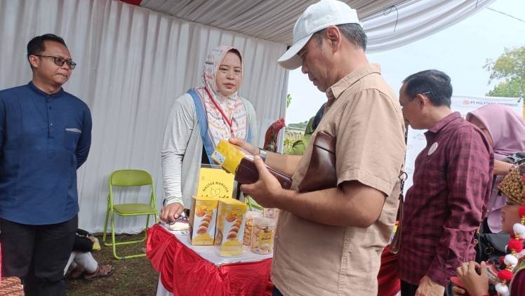 CuplikCom-Dispara-Gelar-Gebyar-Ekonomi-Kreatif-Indramayu-2024-27052024100613-IMG-20240527-WA0006.jpg