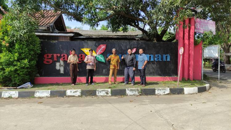 CuplikCom-Dosen-Jurusan-Teknik-Informatika-POLINDRA-Adakan-Kegiatan-Pengabdian-kepada-Masyarakat-Berbasis-Internet-20122022111314-20221220_111856.jpeg