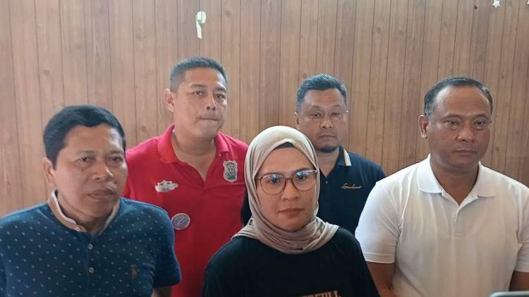CuplikCom-Galangan-Kapal-Milik-Alzaytun-Digembok,-Bupati-Nina-Izinnya-Belum-Lengkap-23062023183118-IMG-20230623-WA0114.jpg