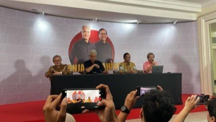 CuplikCom-Ganjar-Mahfud-Bakal-Ajukan-Gugatan-Hasil-Pilpres-2024-Ke-MK-21032024130002-konferensi-pers-ganjar-mahfud_169.jpeg