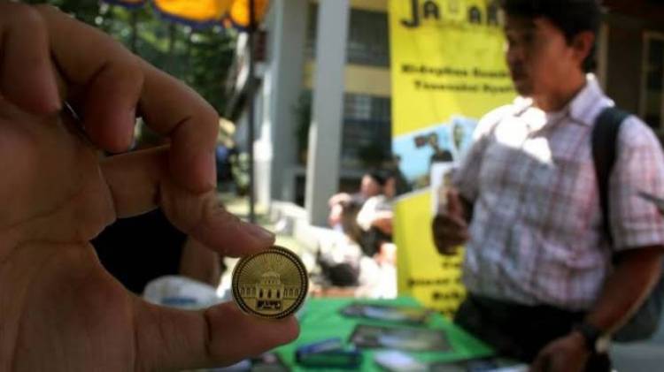 CuplikCom-Geger-Transaksi-Dinar-Dirham,-Pendiri-Pasar-Muamalah-ditangkap-Polisi-03022021105138-20210203_104301.jpg