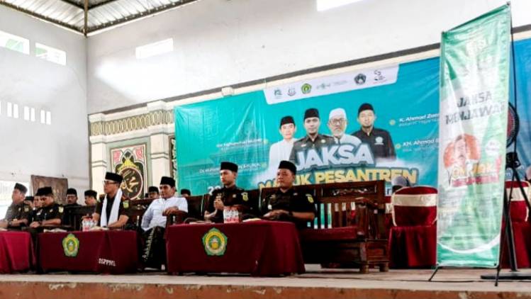 CuplikCom-HSN-2025-Jaksa-Masuk-Pesantren,-Bersama-PCNU-Indramayu-Berikan-Edukasi-Hukum-ke-Santri-23102025034708-IMG-20251021-WA0084.jpg