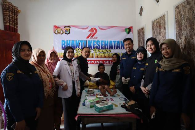 CuplikCom-Hari-Bhayangkara-ke-79,-Polres-Lamsel-Gelar-Khitanan-dan-Pengobatan-Gratis-16062025201707-IMG-20250616-WA0040.jpg