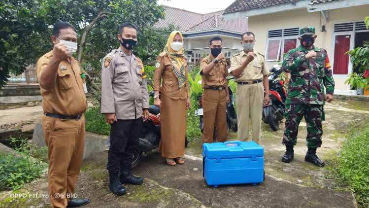 CuplikCom-Hari-Kedua-Polres-Tanggamus-dan-TNI-Kawal-Distribusi-Vaksin-Ke-13-Puskesmas-02022021193036-IMG-20210202-WA0027.jpg